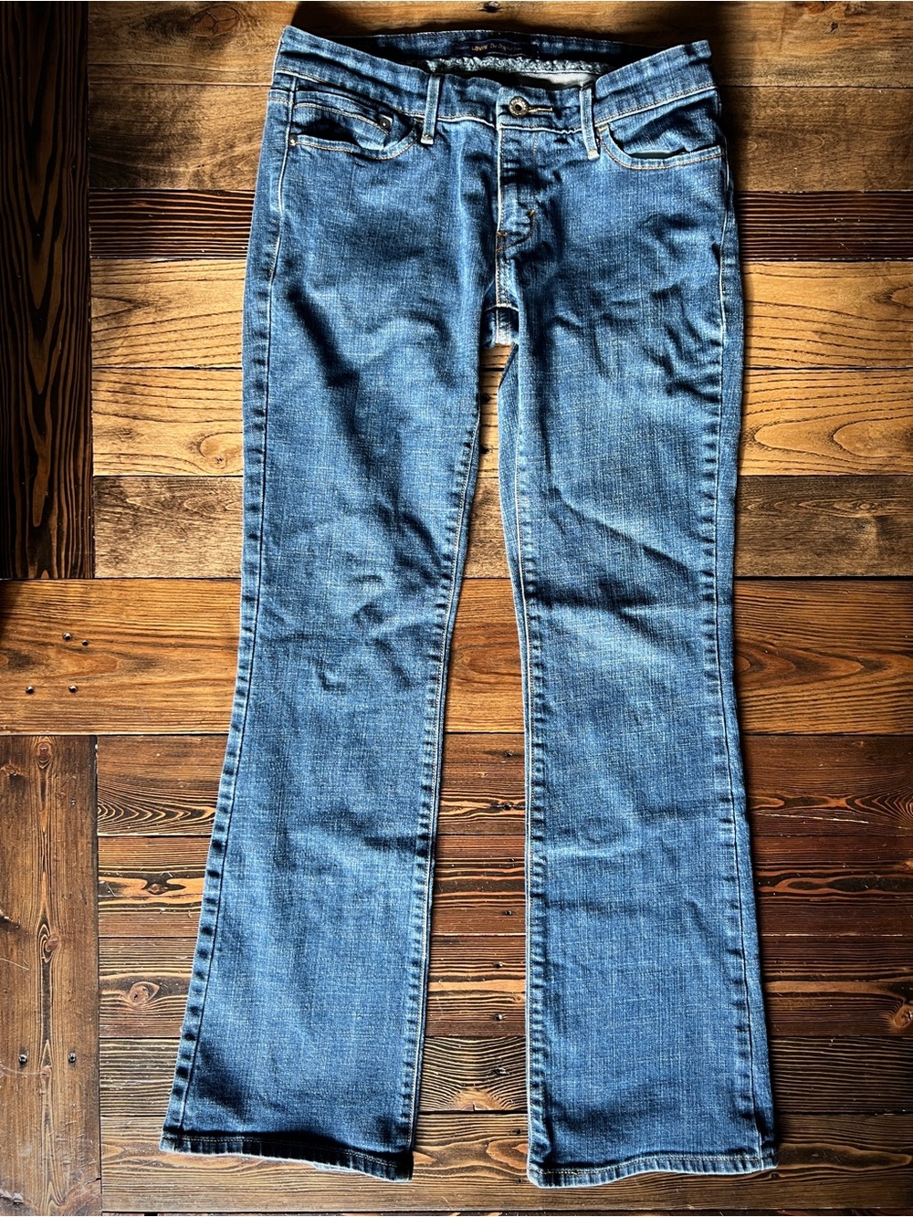 LEVI’s • 547 Platinum Flare Jeans 30” Waist Low Rise Y2K Medium Wash pocket flap - Picture 2 of 16